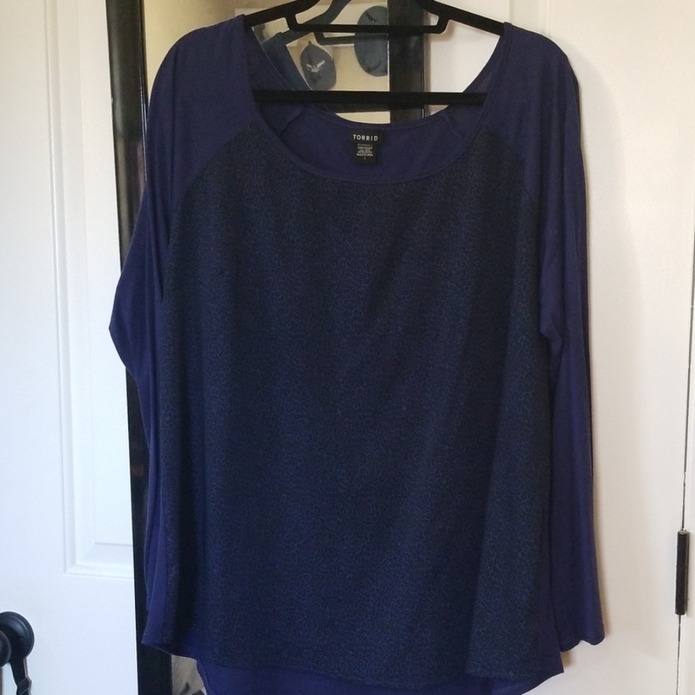 Blue leopard raglan top